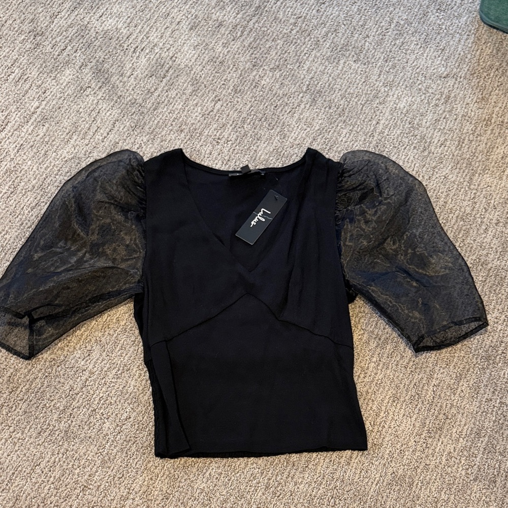 NWT Lulus black cropped cap sleeve top statement sleeve